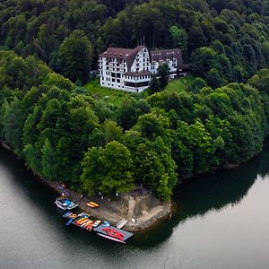 Hotel Valea Cu Pesti